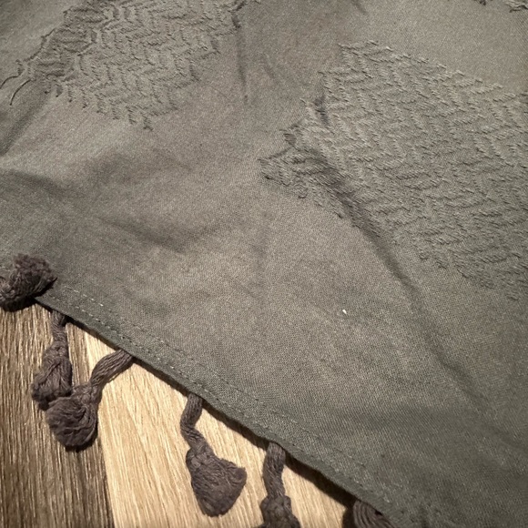 Charcoal gray cotton scarf with tassels - Picture 3 of 6